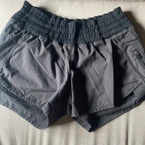Lululemon shorts size 4 or 6